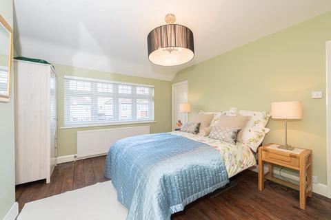 27 Killester Gardens, Worcester Park, KT4 8UA
