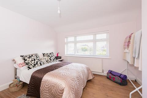 27 Killester Gardens, Worcester Park, KT4 8UA