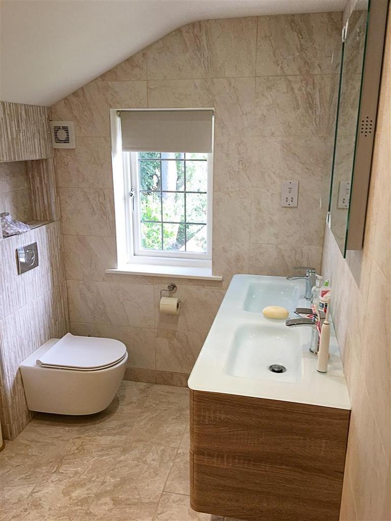 Westhill ensuite bathroom.jpg