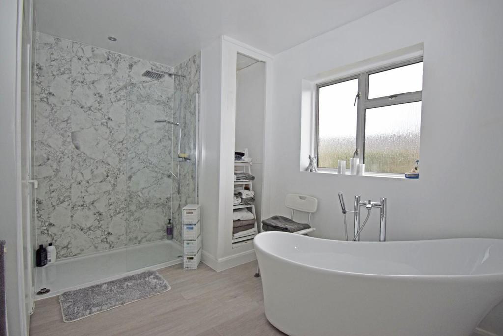 21 Birmingham Road, bathroom 1.jpg