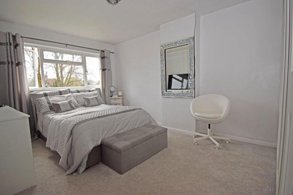 21 Birmingham Road, bed 1a.jpg