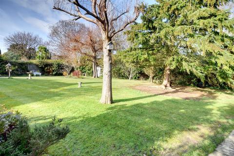 4 Ravens Close, Bexhill-on-sea, TN39 4TG