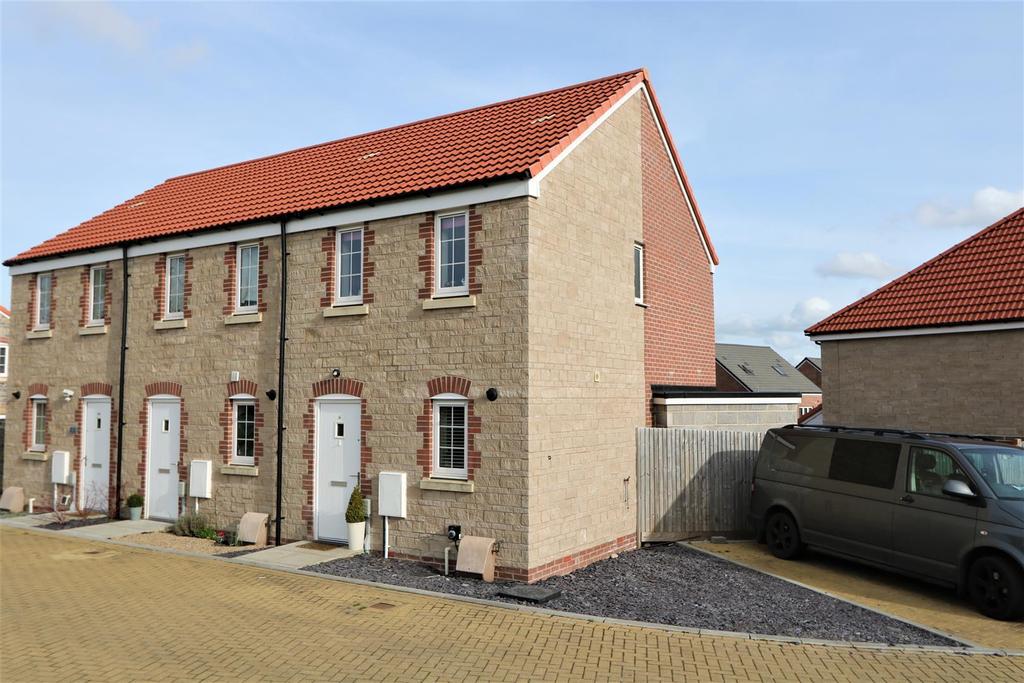 Aesop Drive, Keynsham, Bristol 2 bed end of terrace house £270,000