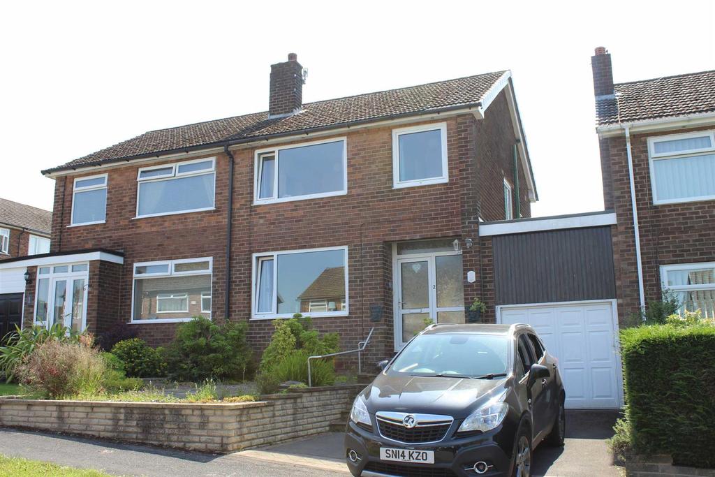 Hawthorn Bank, Hadfield, Glossop 3 bed semidetached house £225,000