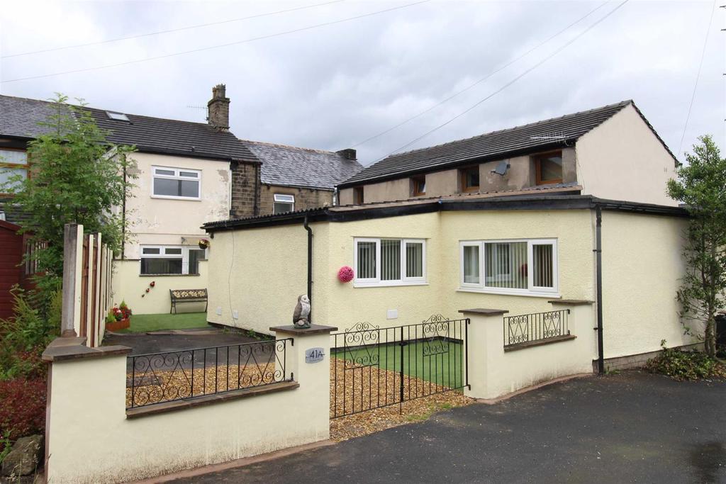 Station Road, Hadfield, Glossop 2 bed semidetached bungalow £165,000