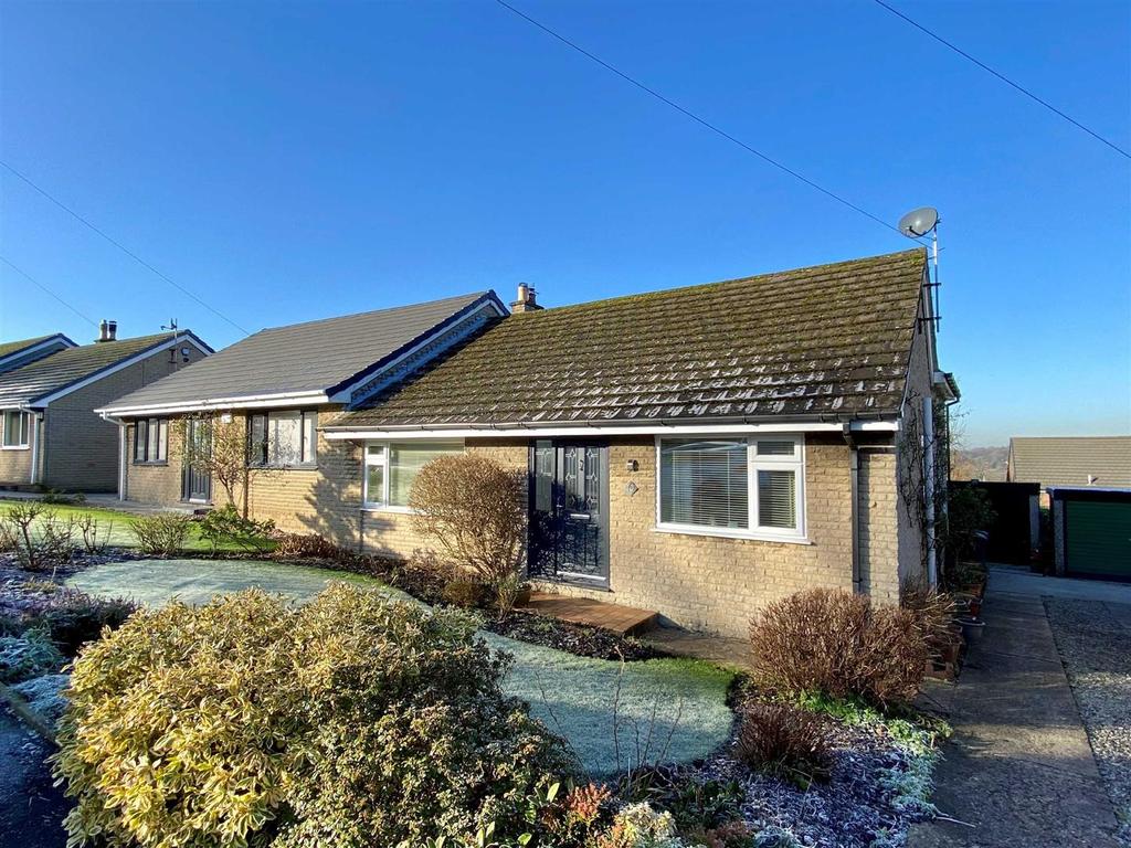 Haydn Fold, Charlesworth, Glossop 3 bed semidetached bungalow £299,950