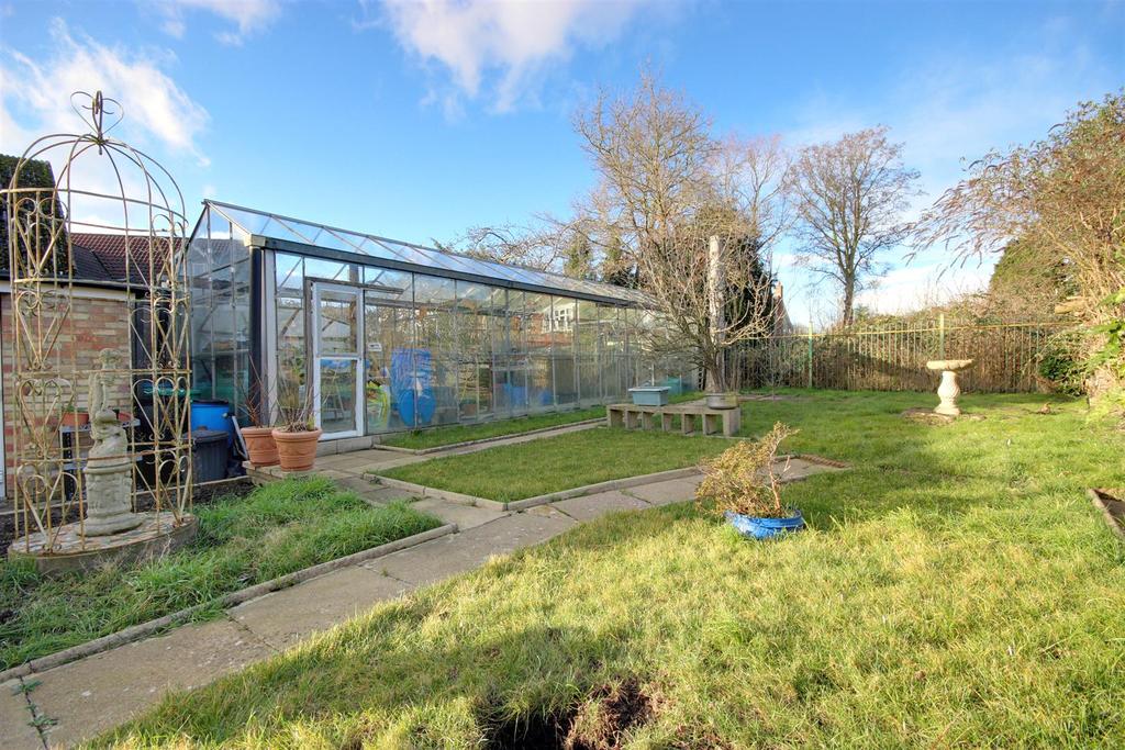 Beverley Road, South Cave, Brough 2 bed detached bungalow £325,000