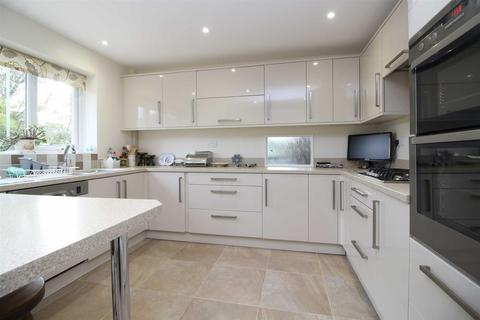1 Badgers Copse, New Milton, BH25 5PE