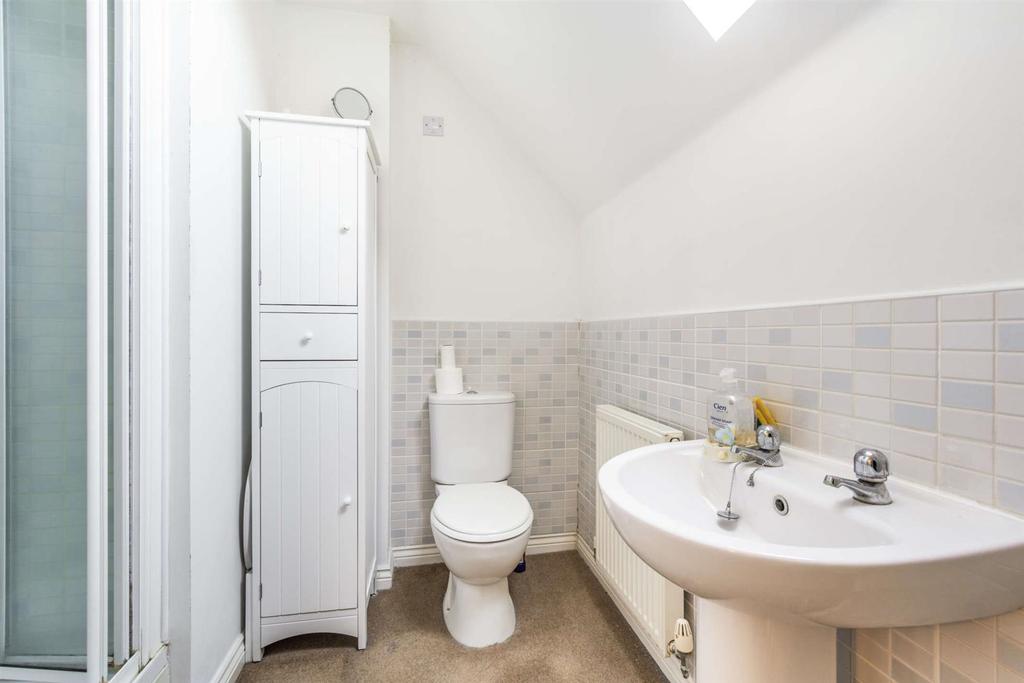 Master ensuite.jpg