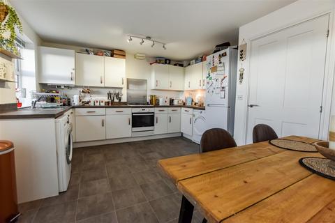 9 Eaton Close, Anlaby, Hull, HU10 7EY