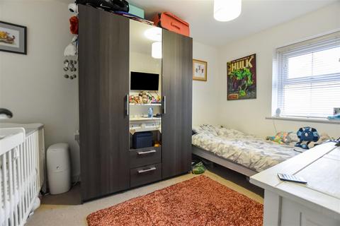 9 Eaton Close, Anlaby, Hull, HU10 7EY