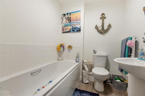 9 Eaton Close, Anlaby, Hull, HU10 7EY