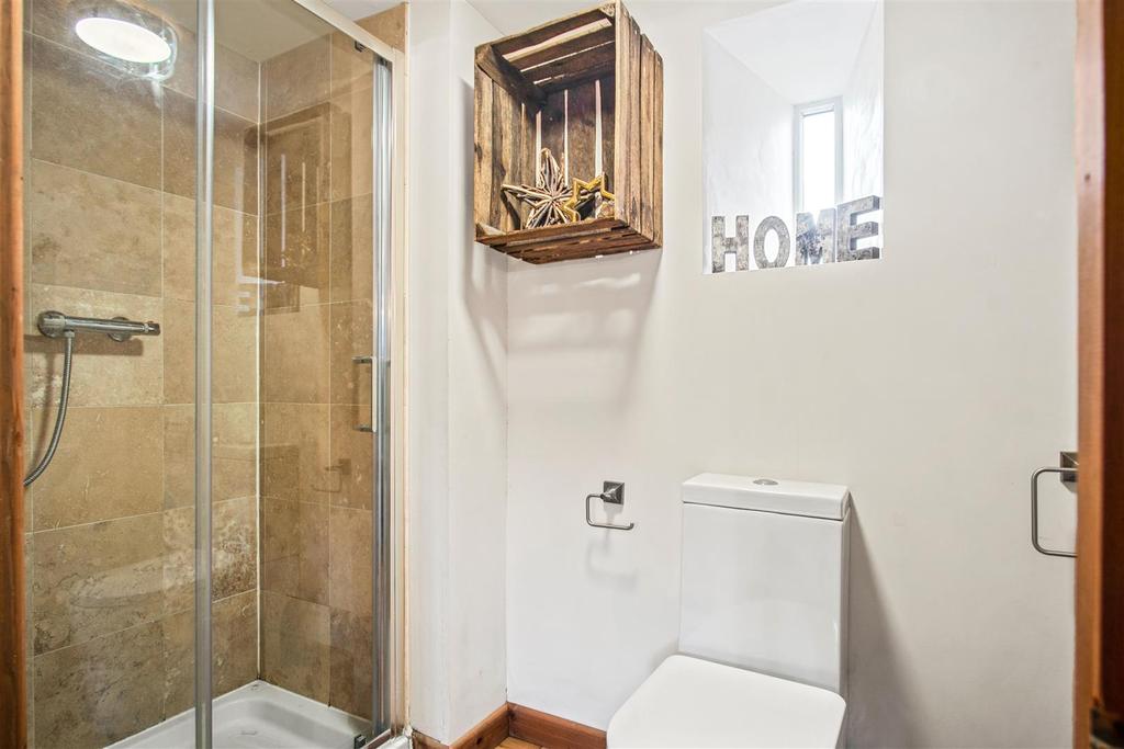Bedroom five en suite