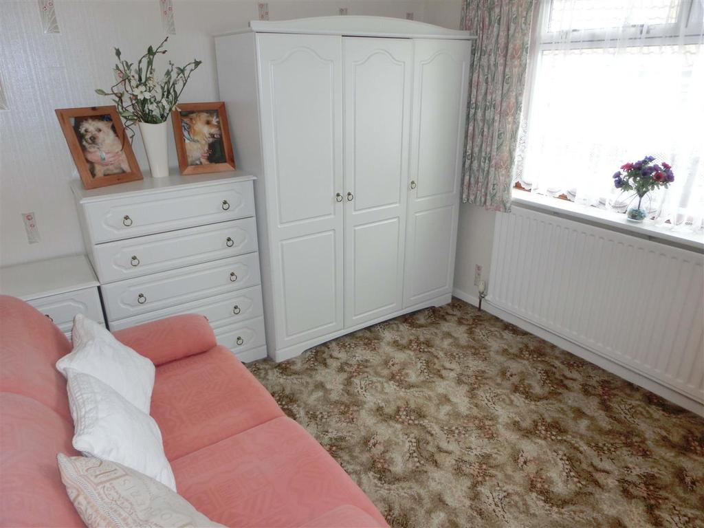 Chantry Close 8 Bed2.jpg