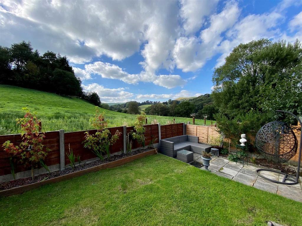 Reddish Avenue, Whaley Bridge, High Peak 3 bed detached house £249,950