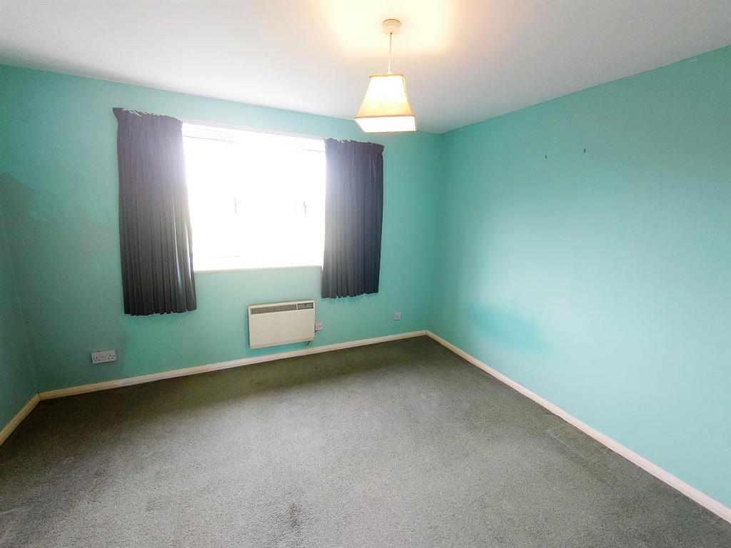 Bedroom 1.jpg