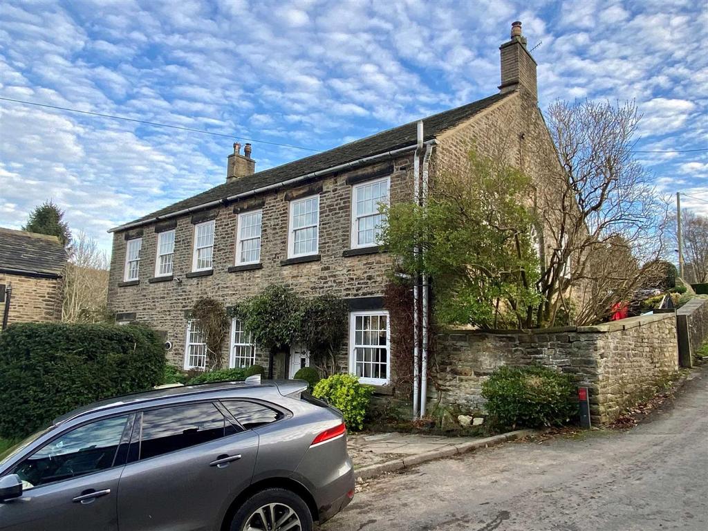 Highgate Road, Hayfield, High Peak 5 bed detached house £880,000