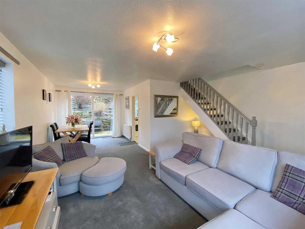 Chantry Road, Disley, Stockport 3 bed link detached house £330,000