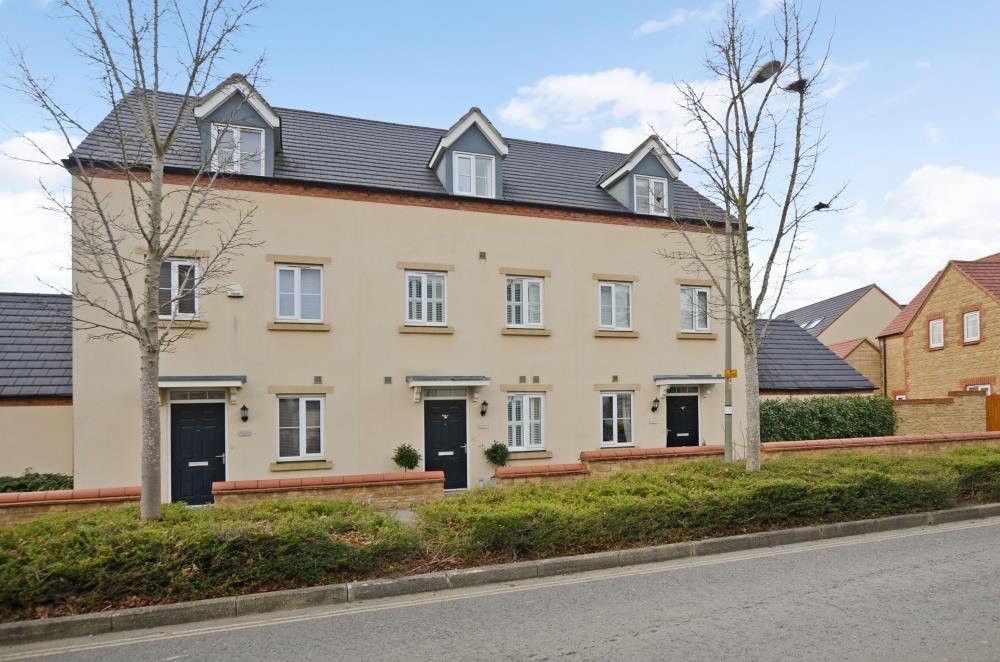Whitelands Way, Bicester 3 bed townhouse for sale £400,000