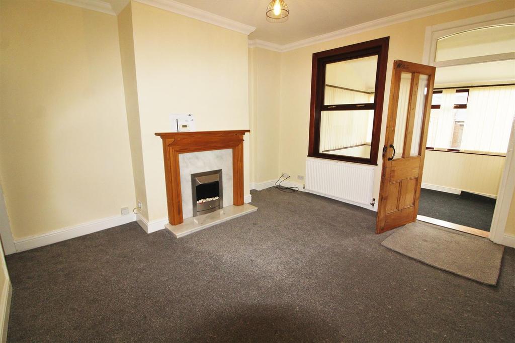 Spark Lane, Mapplewell, Barnsley, S75 6BN 3 bed end of terrace house