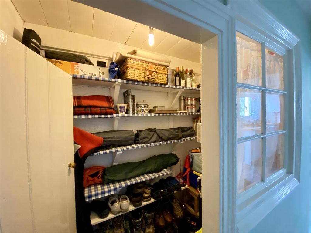 Walk in Pantry/Larder/Store Room