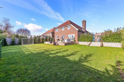 11 Walnut Grove, Banstead, SM7 1PJ