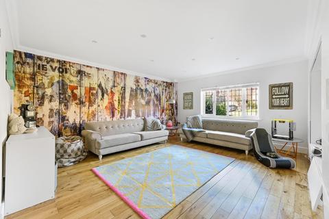 11 Walnut Grove, Banstead, SM7 1PJ
