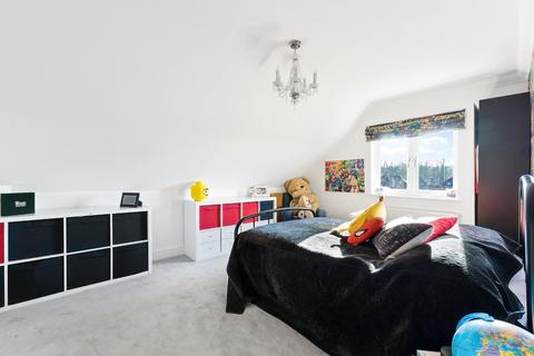11 Walnut Grove, Banstead, SM7 1PJ
