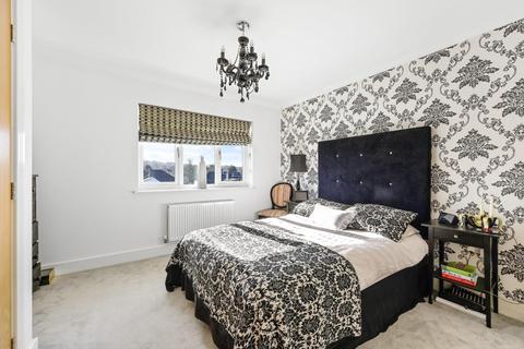 11 Walnut Grove, Banstead, SM7 1PJ