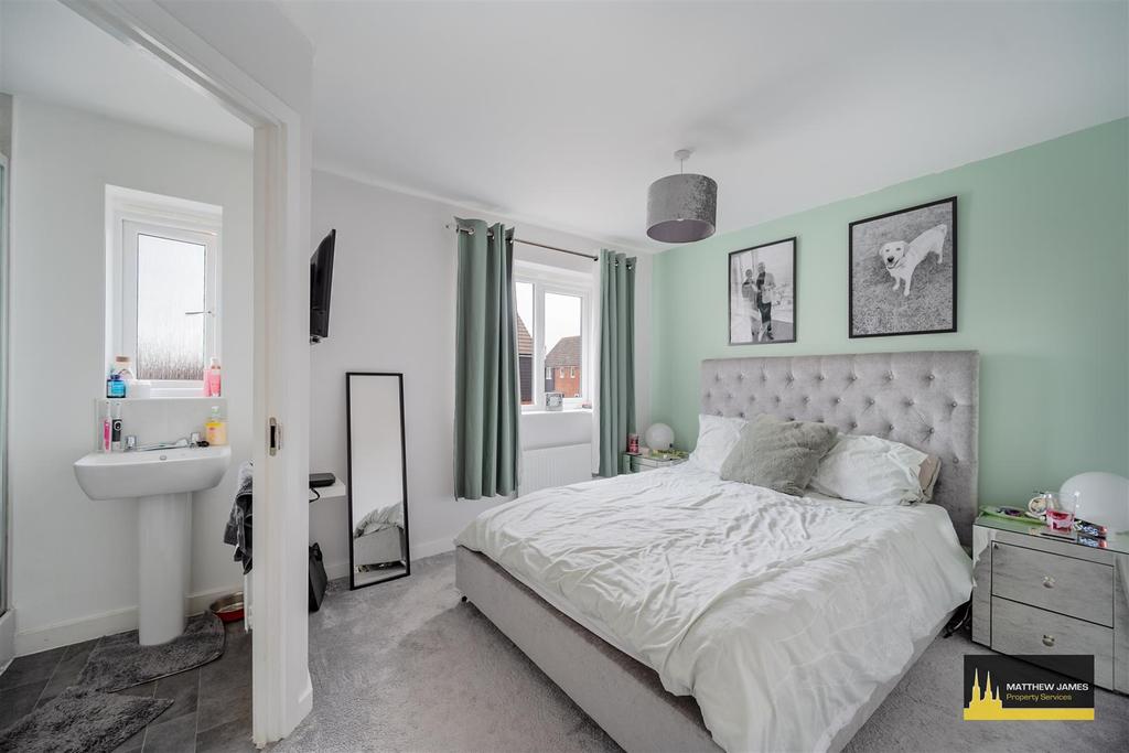 Master Bedroom En-Suite