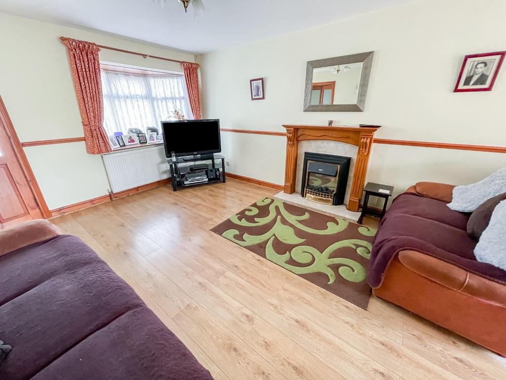 Wood Hill Rise, Coventry 4 bed semidetached house £340,000