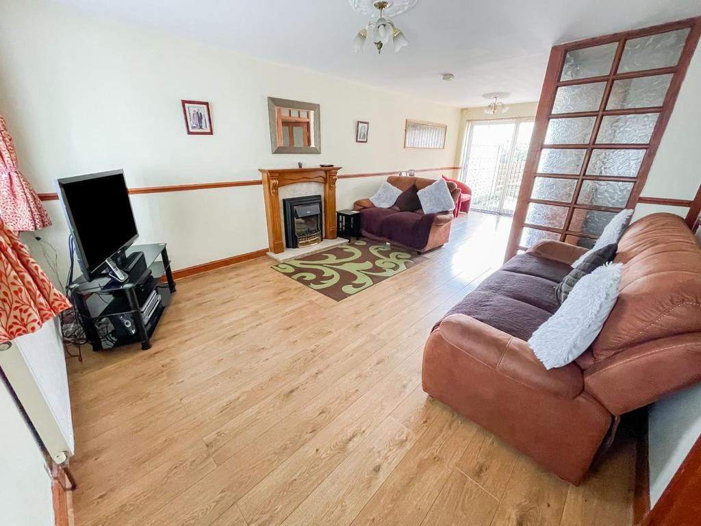 Wood Hill Rise, Coventry 4 bed semidetached house £340,000