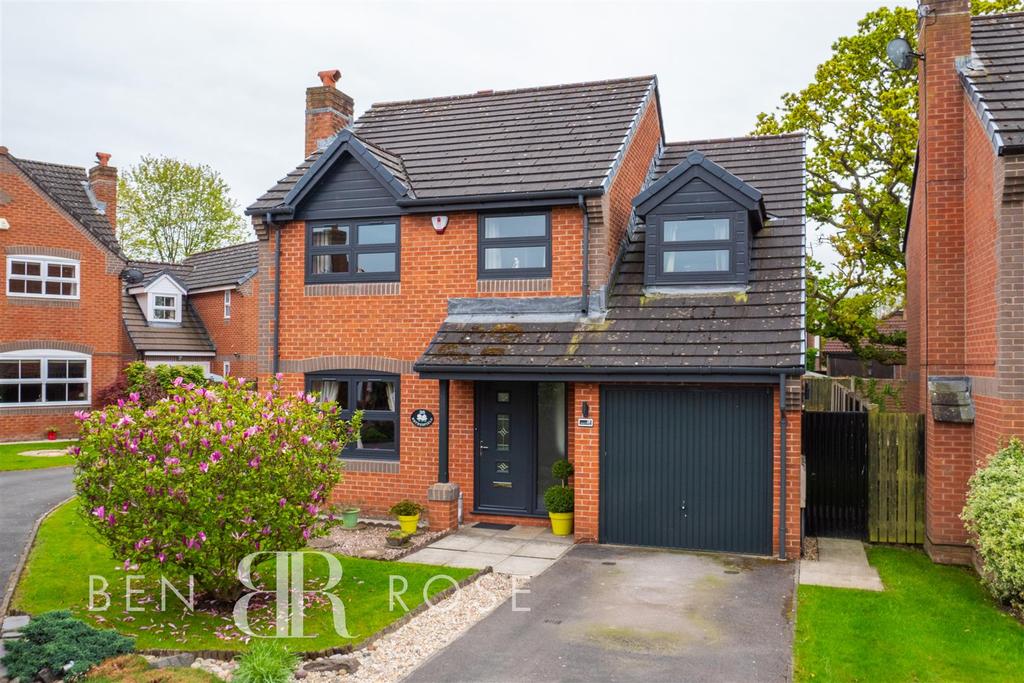 Pintail Close, Leyland 4 bed detached house £280,000