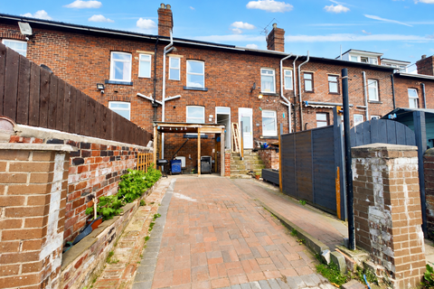 3 bed terraced house for rent in Wombwell Lane, Barnsley S70