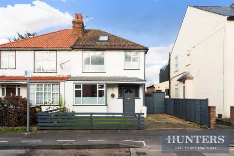 6 Lincoln Road, Worcester Park, KT4 8AN