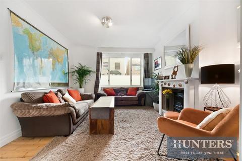 6 Lincoln Road, Worcester Park, KT4 8AN
