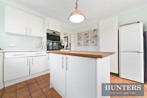 6 Lincoln Road, Worcester Park, KT4 8AN