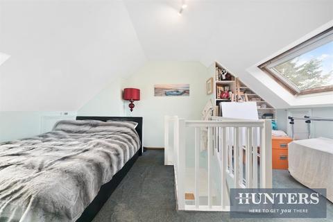 6 Lincoln Road, Worcester Park, KT4 8AN