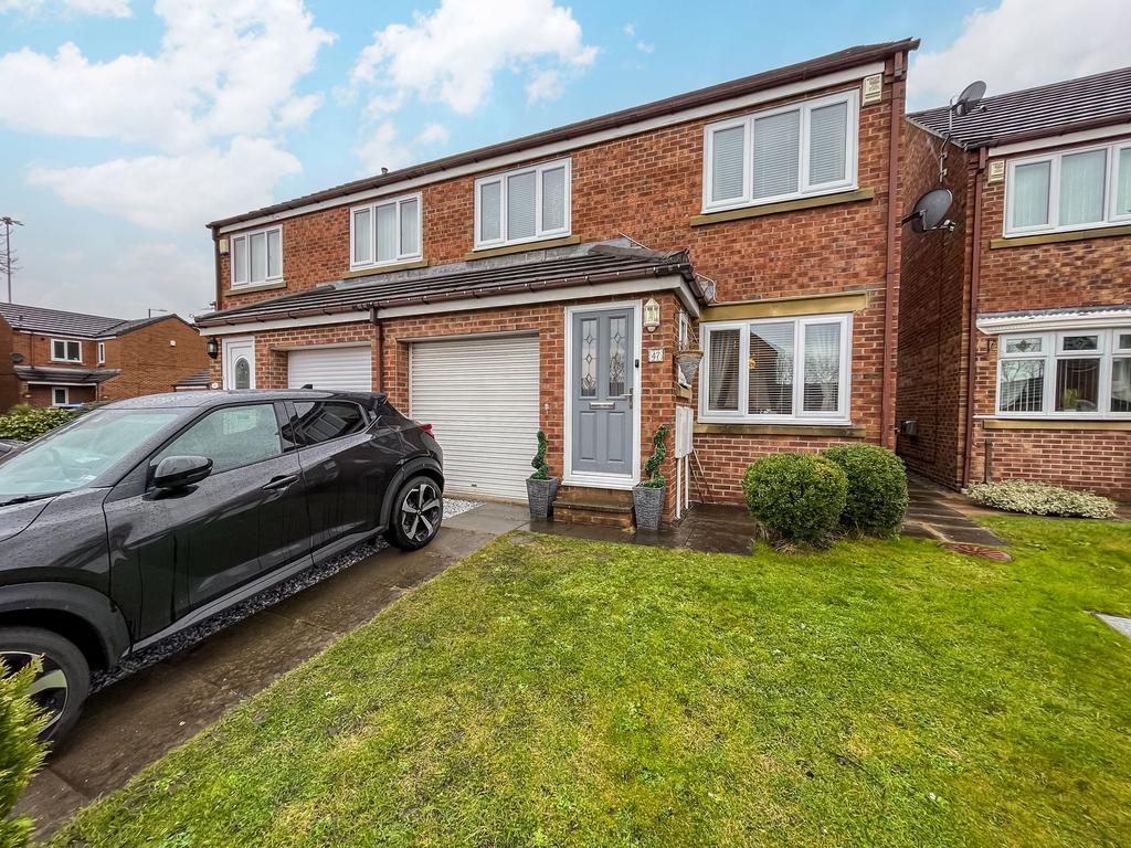 Longlands Drive, Houghton Le Spring, Tyne and Wear, DH5 8LR 3 bed semi
