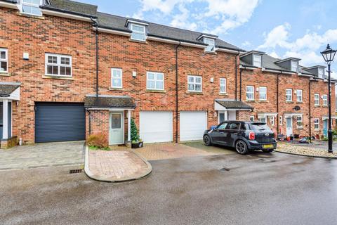 2 Cranbourne Towers, Ascot, SL5 8JE
