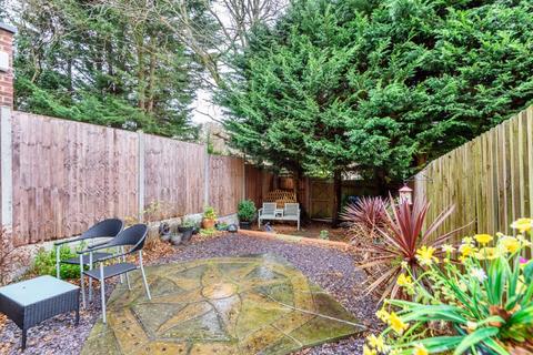 2 Cranbourne Towers, Ascot, SL5 8JE