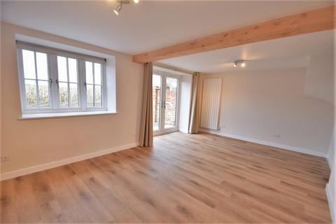 2 bedroom semi-detached house to rent, Awbridge