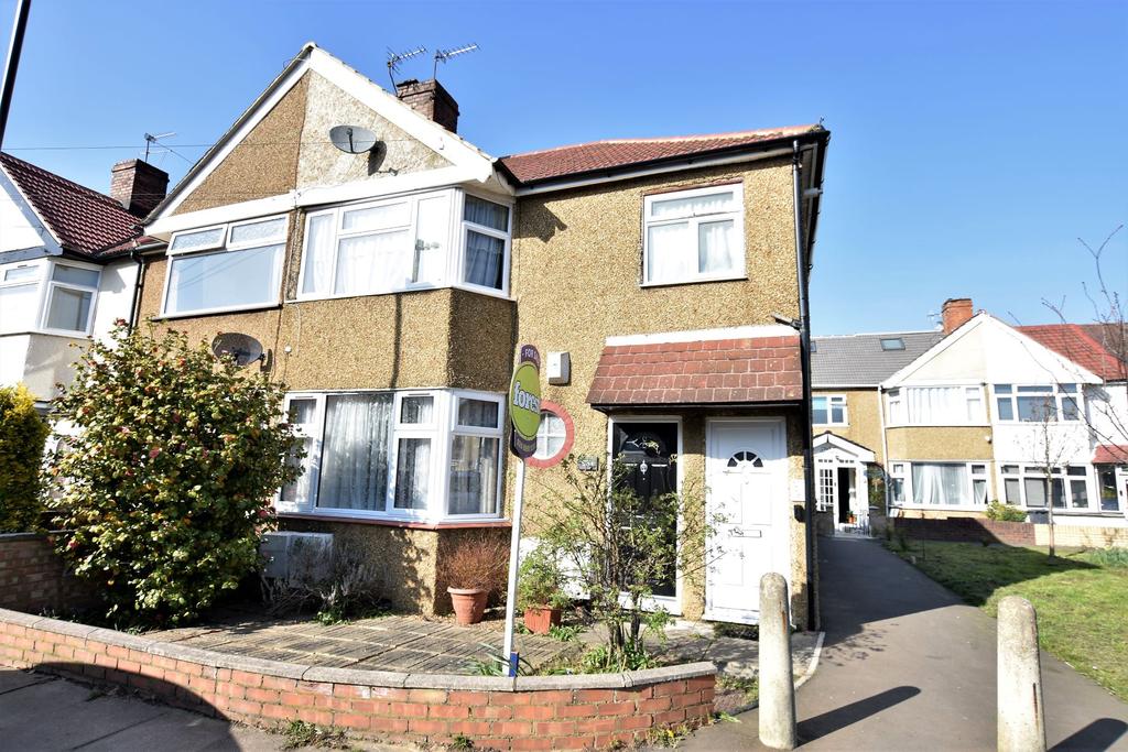 Saxon Avenue, Feltham, Middlesex, TW13 1 bed flat for sale £259,950