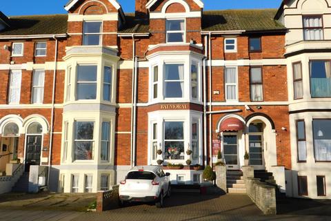 9 bedroom terraced house for sale - South Parade, Skegness, Lincs, PE25 3HW