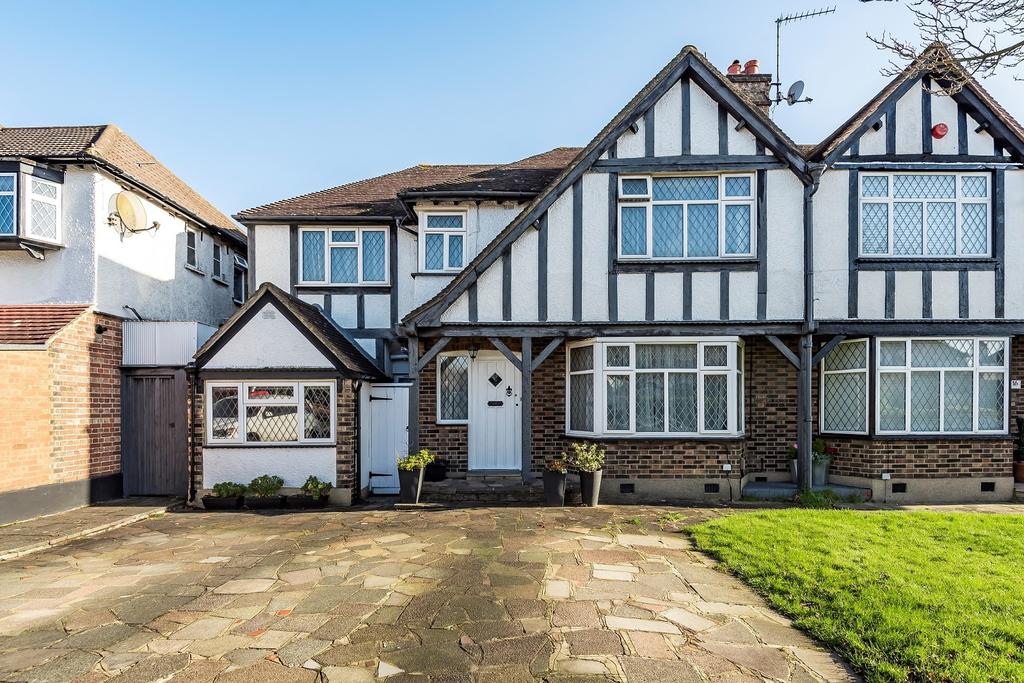 Kings Drive, Edgware, Greater London. HA8 8EE 5 bed semidetached house