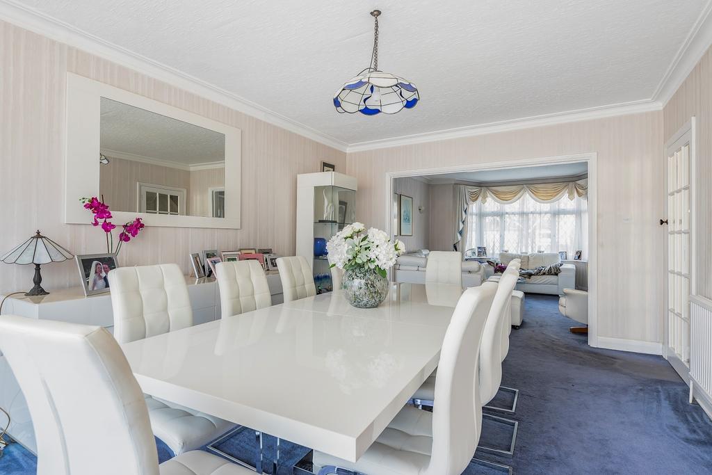 Lounge/Dining Room