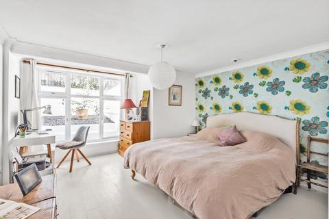 19a Cumberland Park, London, W3 6SY
