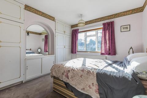 37 Barnet Drive, Bromley, BR2 8PG