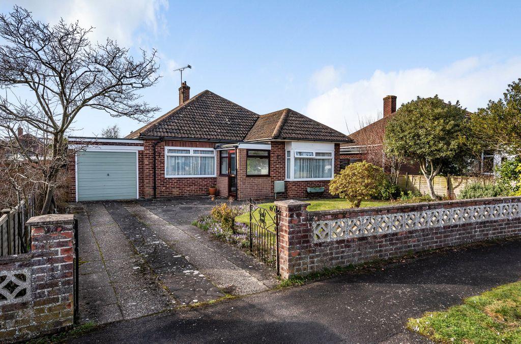 Heath Road, Pamber Heath, Tadley RG26 3DU 3 bed detached bungalow £525,000