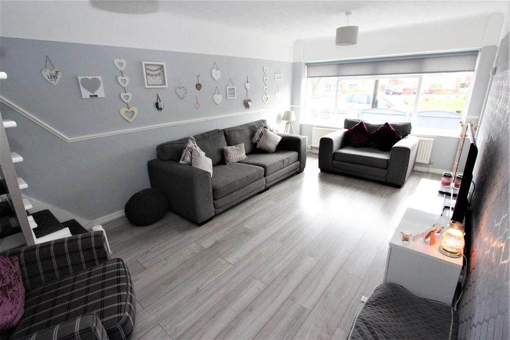 Berry Drive, Great Sutton 4 bed semidetached house £250,000